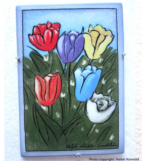 Arabia Heljä Liukko-Sundström seinälaatta 11x16 pienet tulppaanit (2006)