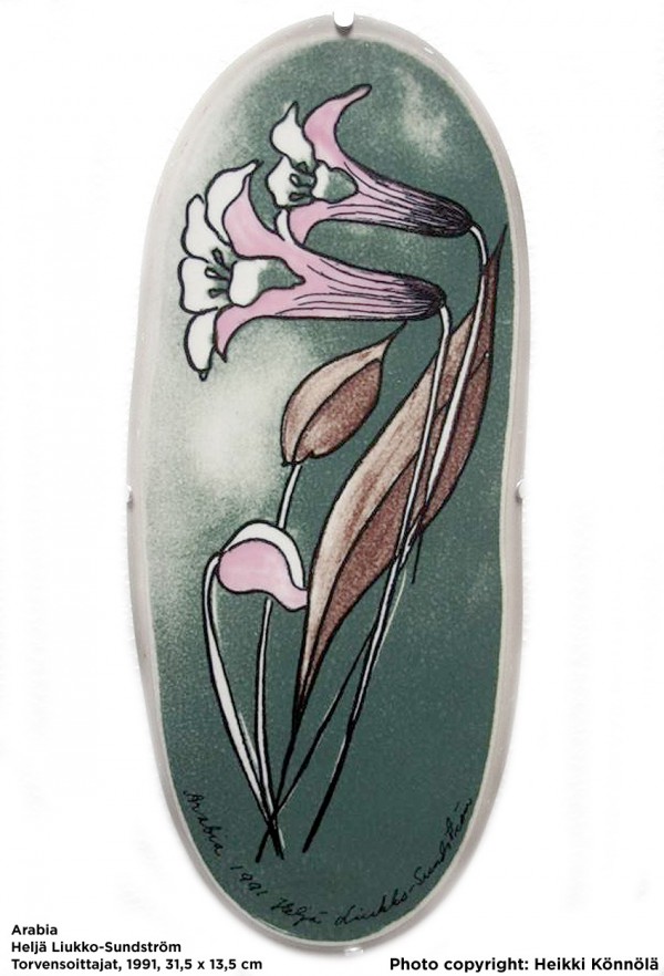 Arabia Heljä Liukko-Sundström soikea laatta 31,5 cm Torvensoittajat (1991)