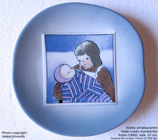 Arabia Heljä Liukko-Sundström seinälautanen 23 cm Äiti ja lapsi: Kotiin (1983)