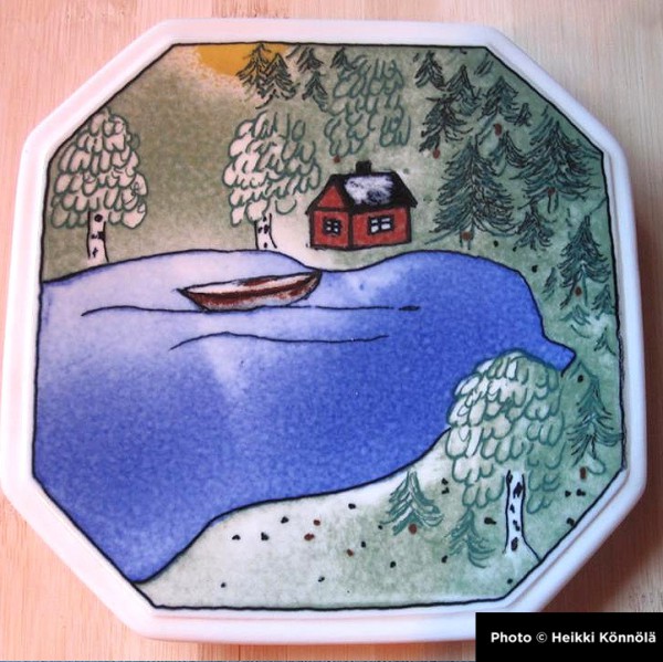 Arabia Heljä Liukko-Sundström seinälautanen 8-kulmainen Kesäyön aurinko Finnair (1990-luku)