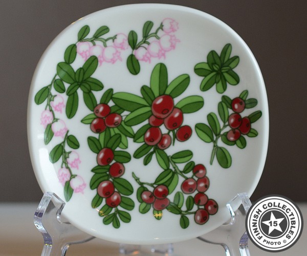 Arabia Kerttu Nurminen seinälautanen 12,5 cm Lapin marjat: Puolukka