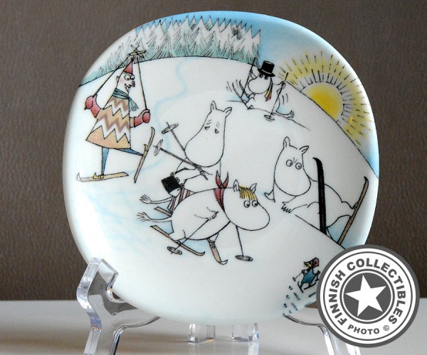 Arabia Muumi seinälautanen Hiihtomäessä (2002-2004)