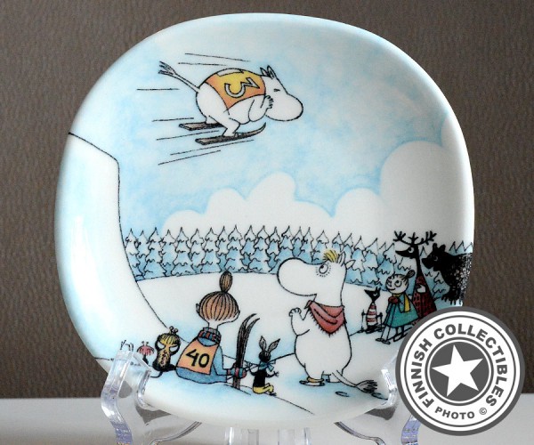 Arabia Muumi seinälautanen Hyppymäessä (2002-2004)