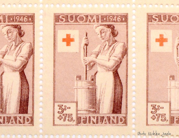 Postimerkki 3,75 mk + 75 p. Punainen Risti L308, 1946